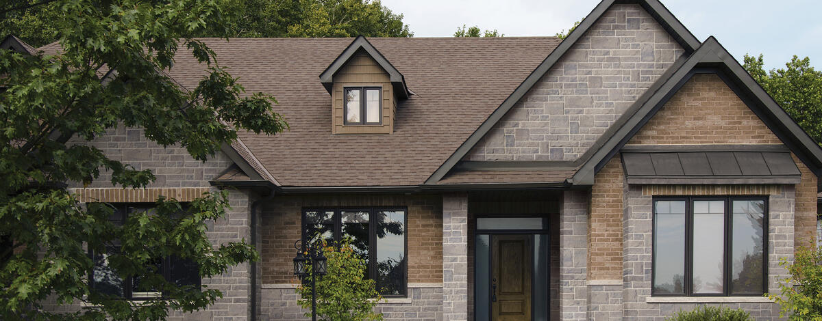House using 32" Sills, Crossroads Series and Norfolk (USA) products from Brampton Brick