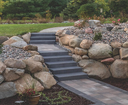 Nueva Step by Oaks Landscape Products